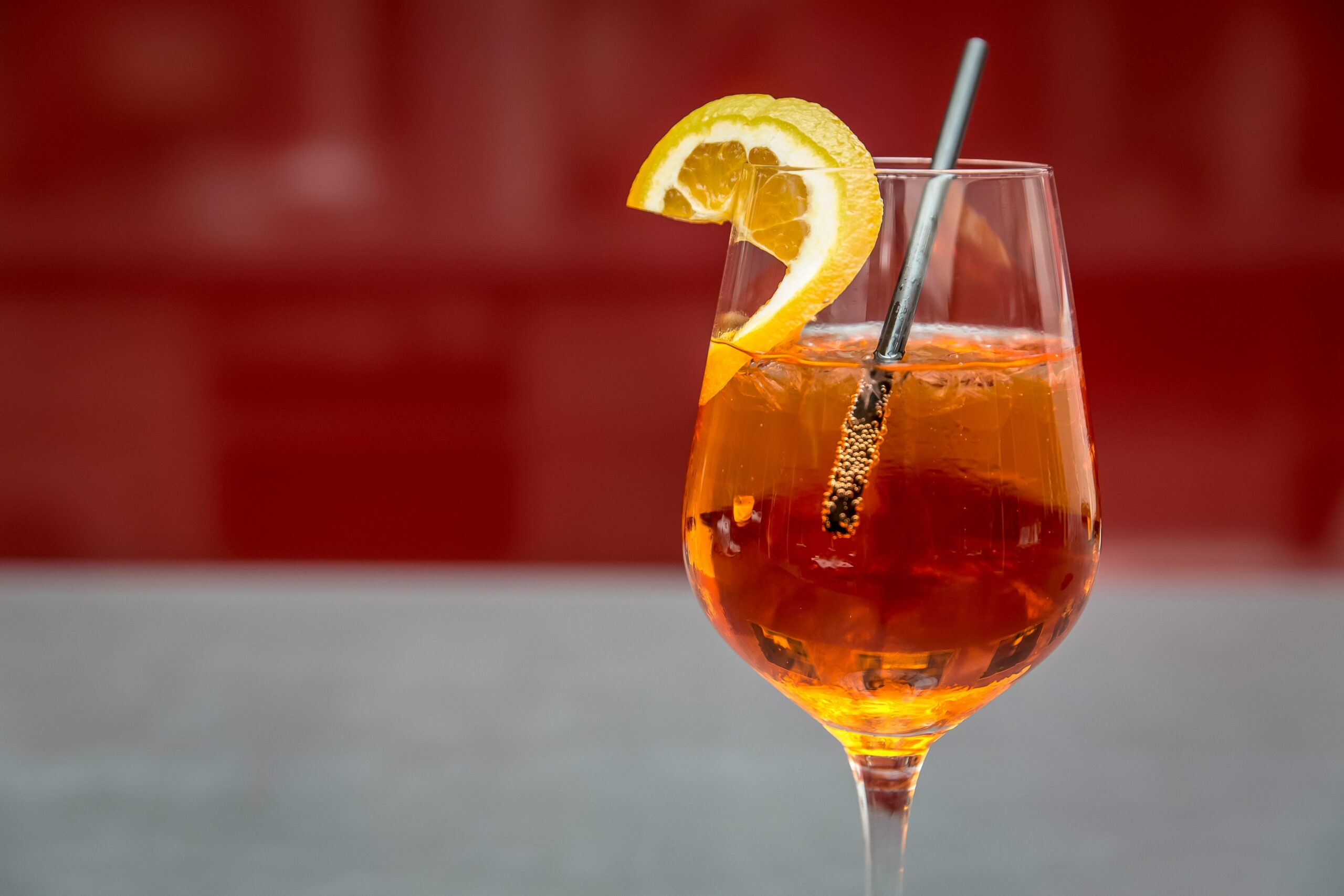 Carte Bright Aperol spritz with lemon slice on a glass, perfect for summer refreshment.